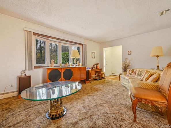 45 Roslyn Road, Roslyn Heights NY 11577