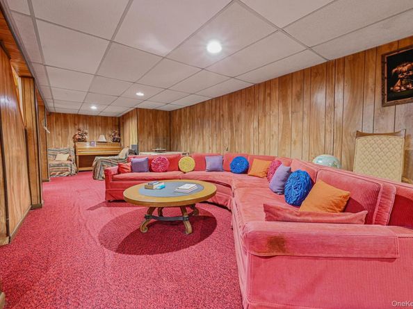 45 Roslyn Road, Roslyn Heights NY 11577