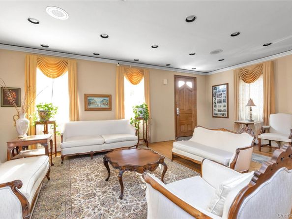 145-85 9th Avenue, Whitestone NY 11357