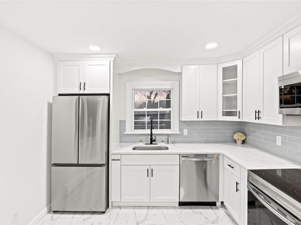 25 Lincoln Avenue, Lake Ronkonkoma NY 11779