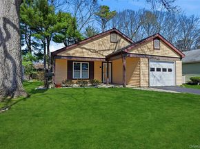 204 Belfast Lane, Ridge NY 11961
