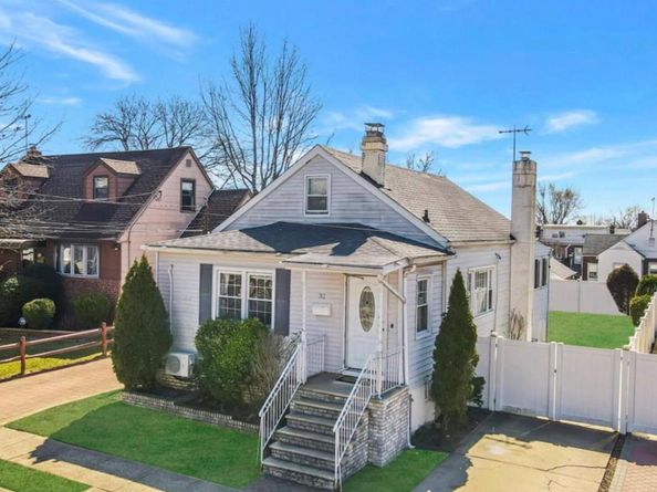 32 Cumberland Place, Valley Stream NY 11580