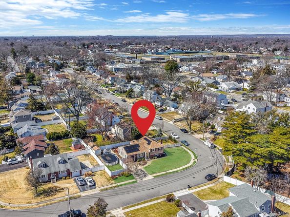 18 Wendorf Court, North Babylon NY 11703