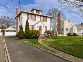 18 Phipps Avenue, East Rockaway NY 11518