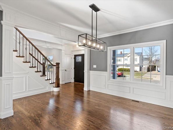 3421 Hawthorne Drive N, Wantagh NY 11793