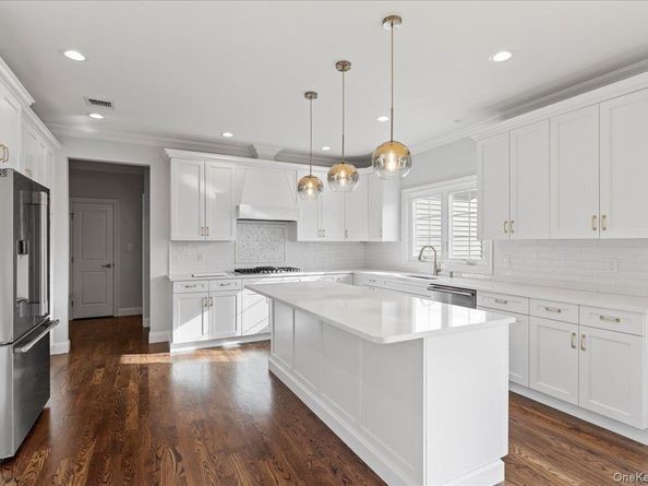 3421 Hawthorne Drive N, Wantagh NY 11793