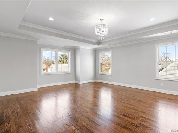 3421 Hawthorne Drive N, Wantagh NY 11793