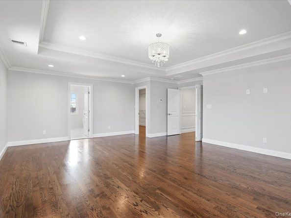 3421 Hawthorne Drive N, Wantagh NY 11793