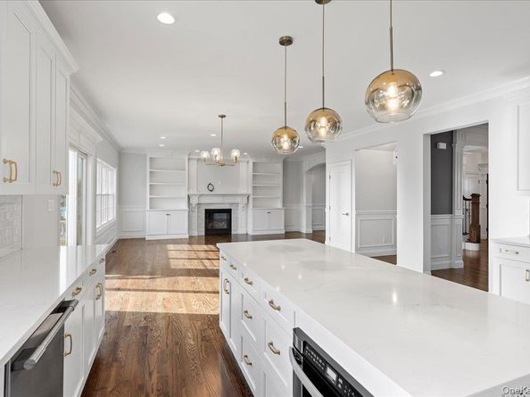 3421 Hawthorne Drive N, Wantagh NY 11793