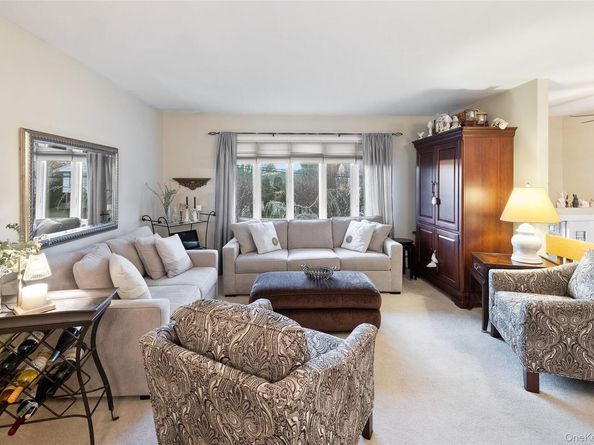 51 Deer Lane, Hicksville NY 11801