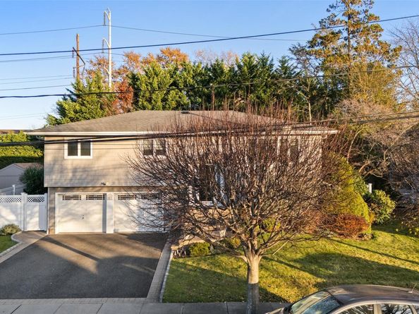 51 Deer Lane, Hicksville NY 11801