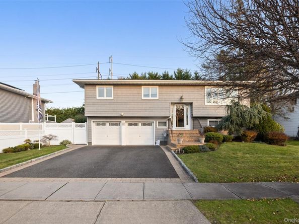 51 Deer Lane, Hicksville NY 11801