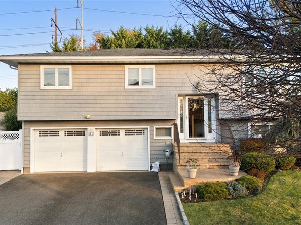 51 Deer Lane, Hicksville NY 11801