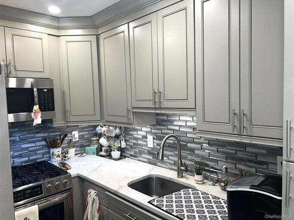 53 Pointe Circle S 53, Coram NY 11727