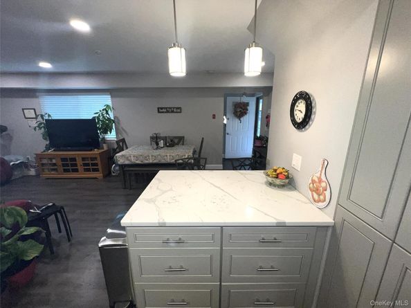 53 Pointe Circle S 53, Coram NY 11727