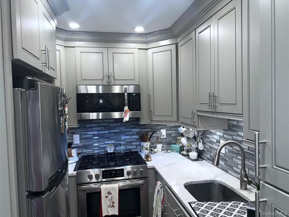 53 Pointe Circle S 53, Coram NY 11727