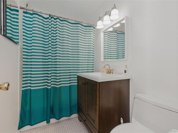 280 Guy Lombardo Avenue 2H, Freeport NY 11520