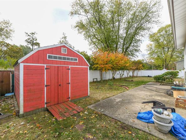 6 Clarke Street, Brentwood NY 11717