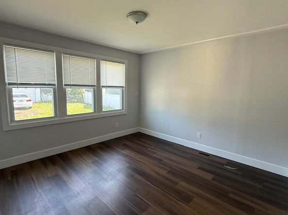 168 Jefferson Avenue, Roslyn Heights NY 11577