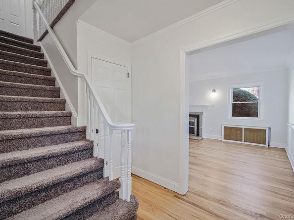 25 Oxford Drive, Freeport NY 11520