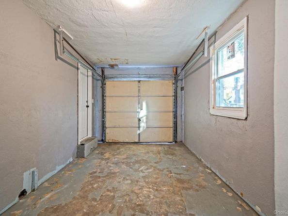 25 Oxford Drive, Freeport NY 11520