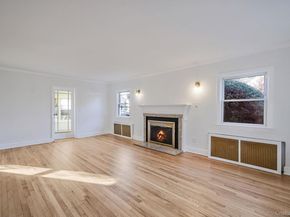 25 Oxford Drive, Freeport NY 11520