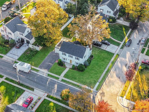 25 Oxford Drive, Freeport NY 11520