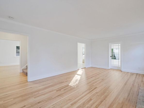 25 Oxford Drive, Freeport NY 11520