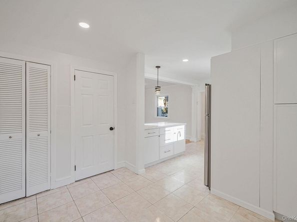 25 Oxford Drive, Freeport NY 11520