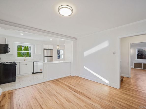 25 Oxford Drive, Freeport NY 11520