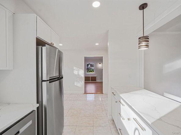 25 Oxford Drive, Freeport NY 11520