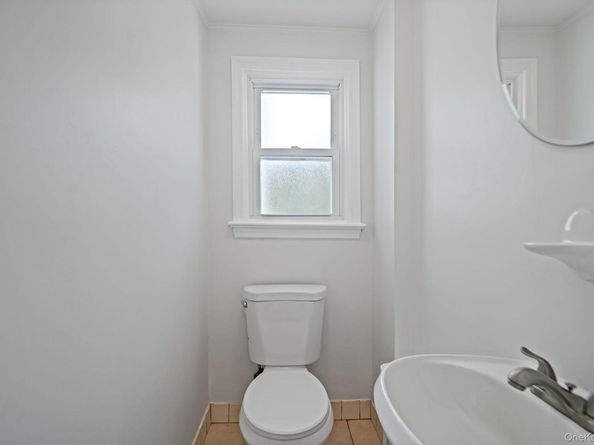 25 Oxford Drive, Freeport NY 11520