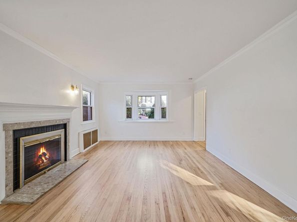 25 Oxford Drive, Freeport NY 11520