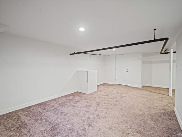 25 Oxford Drive, Freeport NY 11520