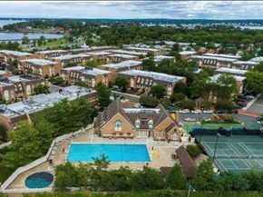 14-14 Bonnie, Bayside NY 11360