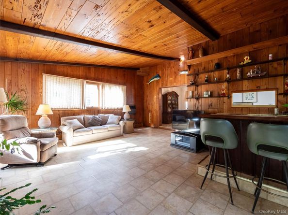 556 Jackson Street, Baldwin NY 11510