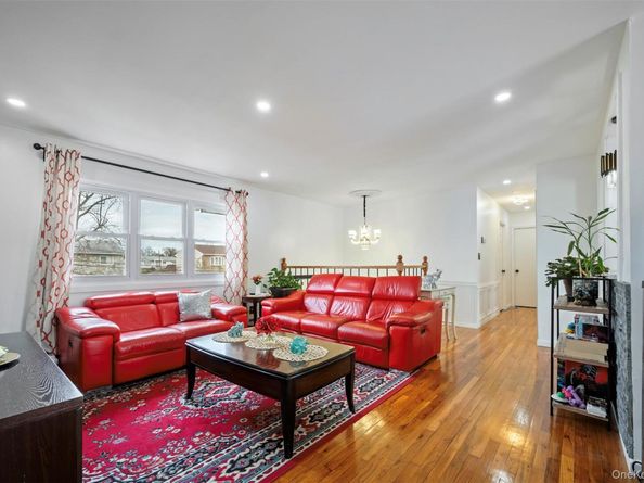 3 Ozone Place, Massapequa NY 11758