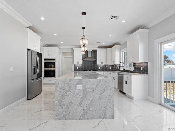 30 Virginia Road, Syosset NY 11791