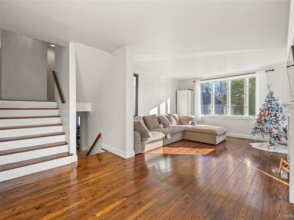 9 Hillside Avenue, Glen Head NY 11545