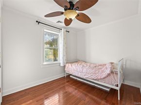 9 Hillside Avenue, Glen Head NY 11545