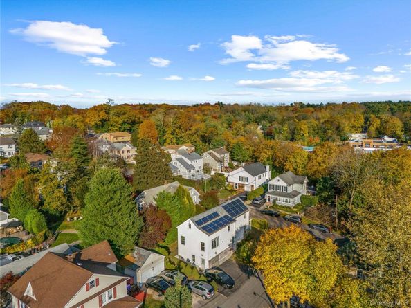 9 Hillside Avenue, Glen Head NY 11545