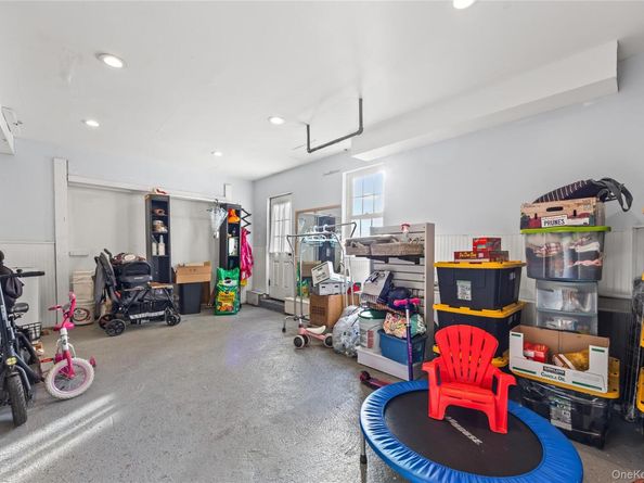 9 Hillside Avenue, Glen Head NY 11545