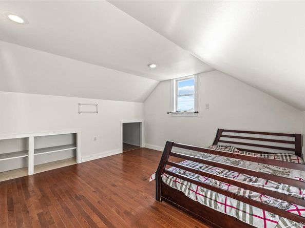 9 Hillside Avenue, Glen Head NY 11545