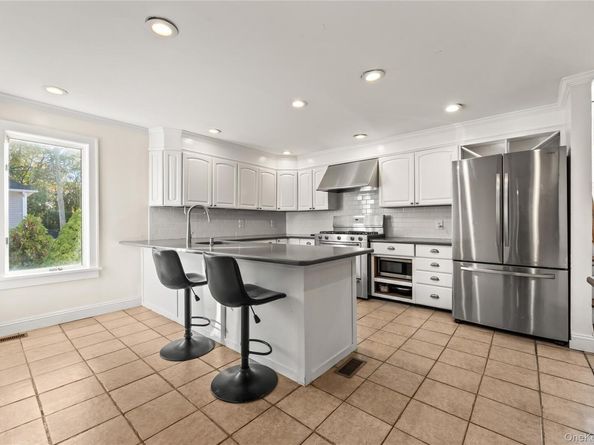 9 Hillside Avenue, Glen Head NY 11545