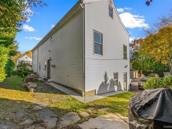 9 Hillside Avenue, Glen Head NY 11545