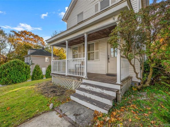 9 Hillside Avenue, Glen Head NY 11545