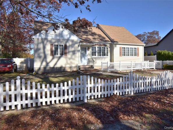 297 Clarice Boulevard, Holbrook NY 11741