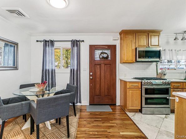 5 Terry Lane, Plainview NY 11803