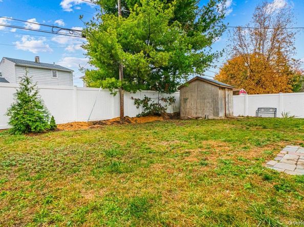 5 Terry Lane, Plainview NY 11803