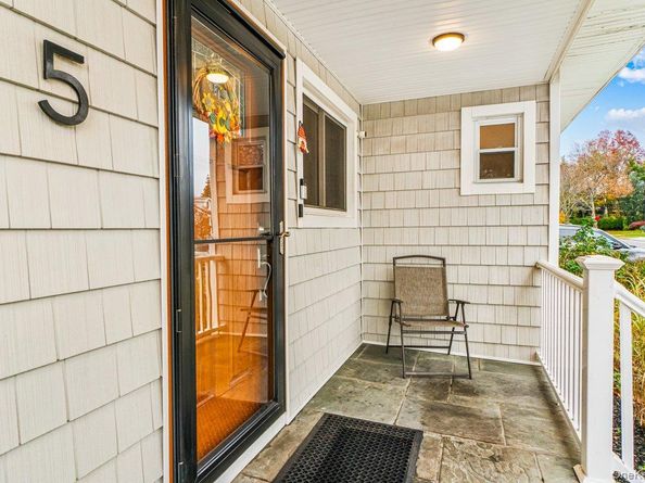 5 Terry Lane, Plainview NY 11803